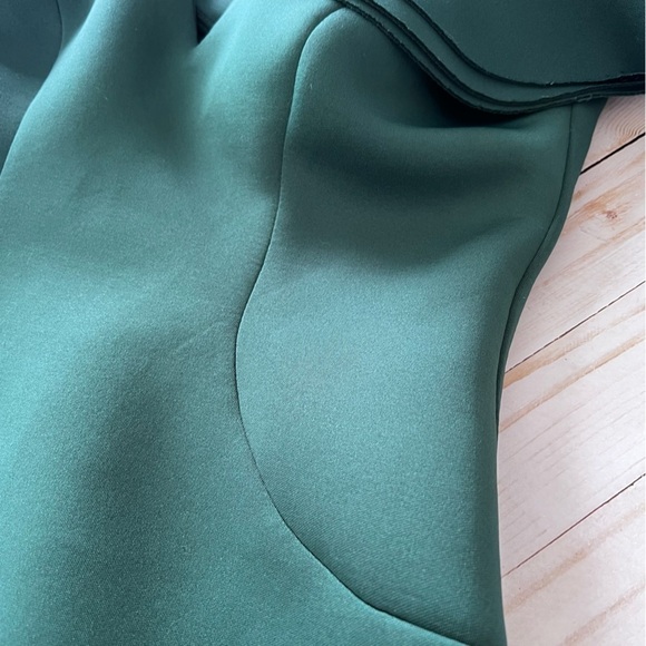 Betsy and Adam Shoulder Ruffle Sheath Scuba Dress in Green size 4 - Picture 7 of 15